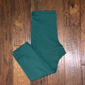 Women’s Old Navy Elevate Crop Leggings